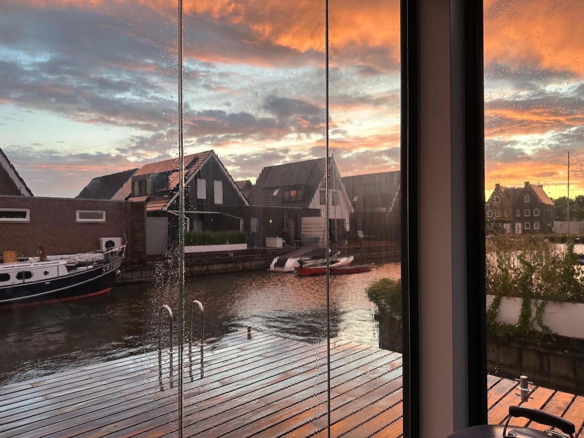 Peaceful Villa On The Water In Stavoren Eksteriør bilde